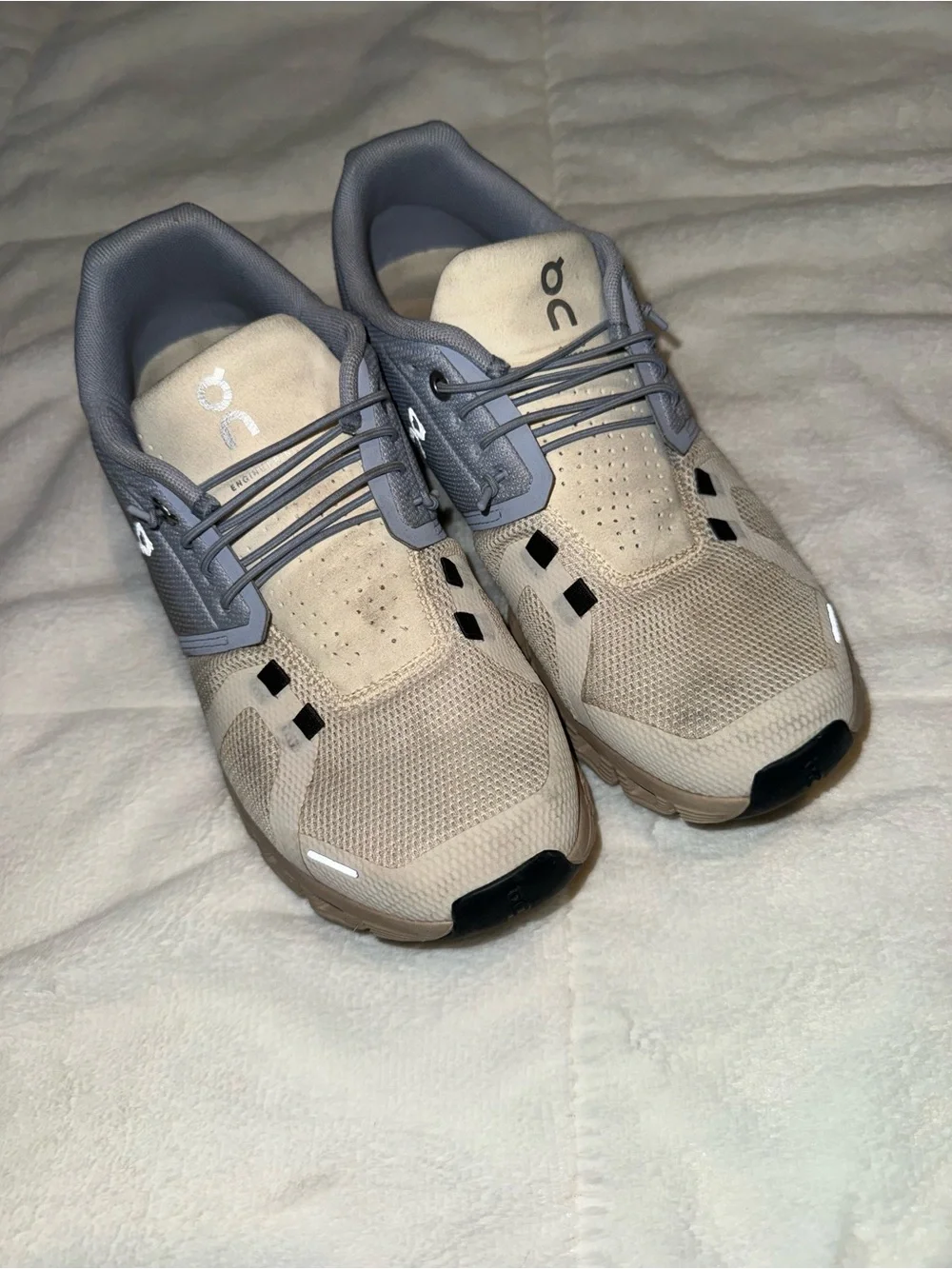 On cloud  Women’s Athletic Shoes in Beige and light purple